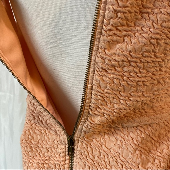 Forever 21 Peplum Textured Zip Back Top - Sz M - Picture 4 of 8